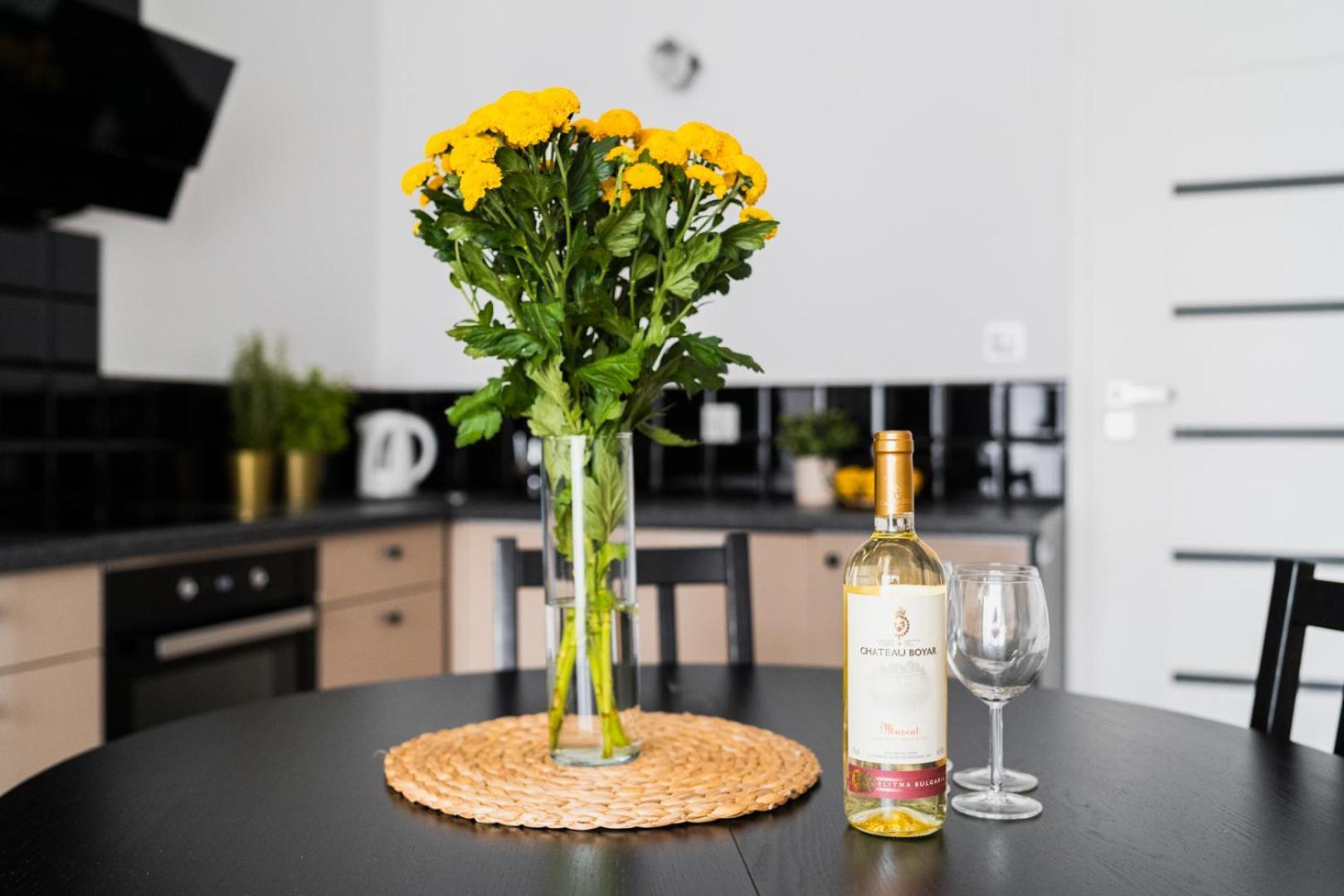 Apartment Old Town - 3 Rooms - 2 Bathrooms - 12 People - Parking Place Wrocław Buitenkant foto